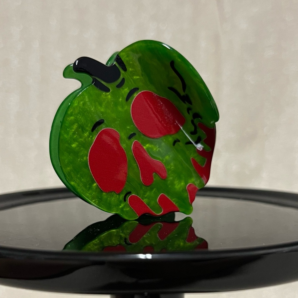 Poisoned Apple Plastic Claw Clip